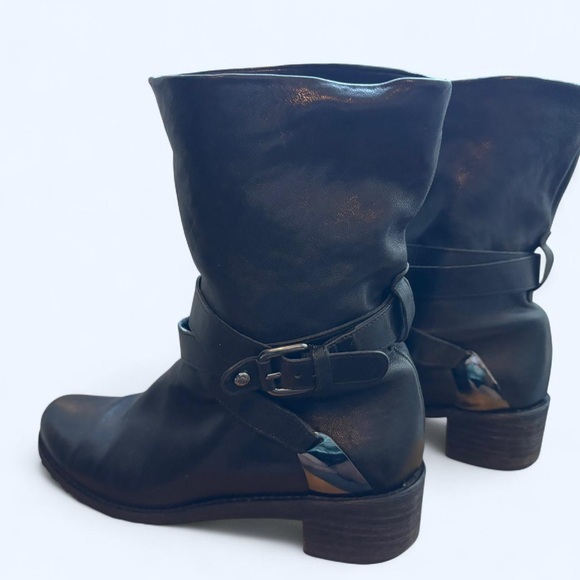 Stuart Weitzman Black Leather Heeled Boots. Size 7 - Picture 5 of 8